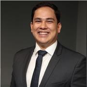 Professor de direito administrativo com experiência em aulas on-line